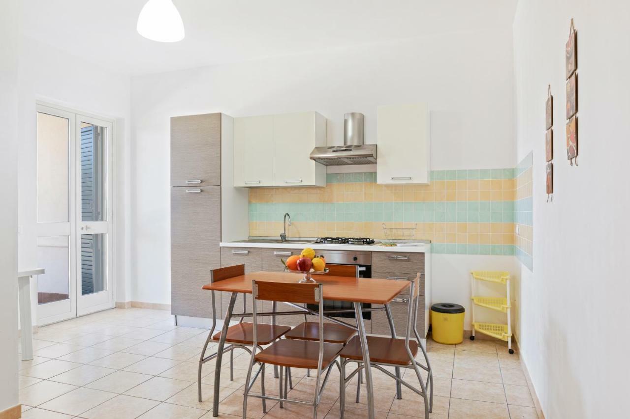 Focallo Seaside Holiday Flat Santa Maria Del Focallo Eksteriør billede
