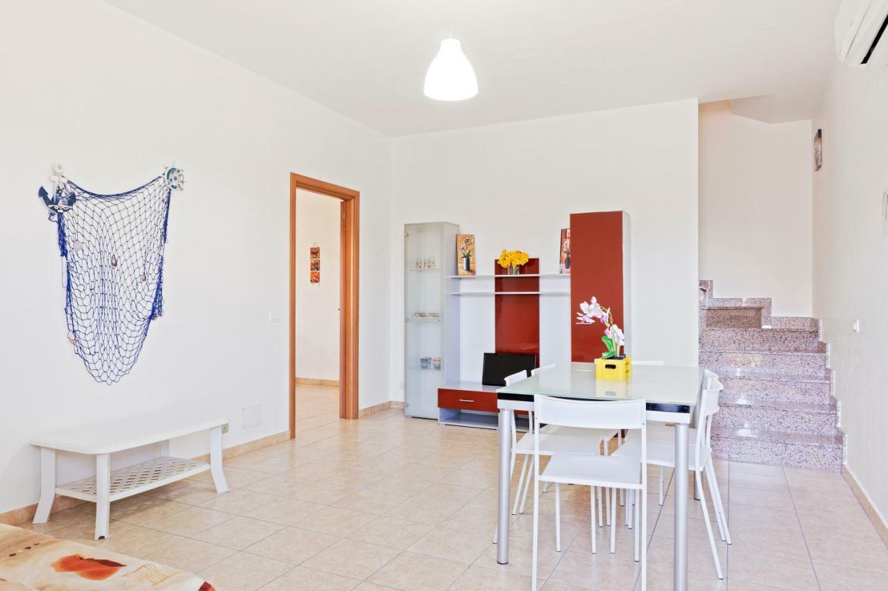 Focallo Seaside Holiday Flat Santa Maria Del Focallo Eksteriør billede