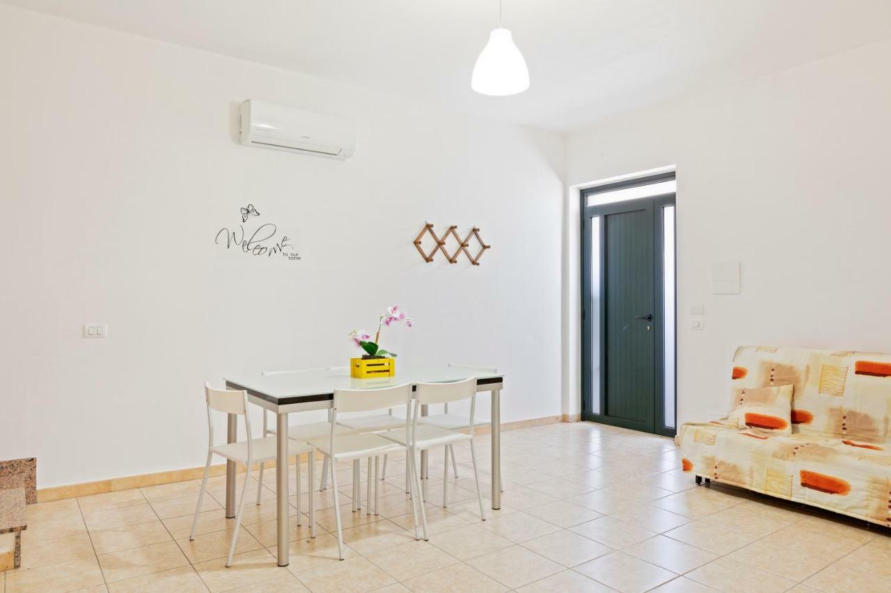 Focallo Seaside Holiday Flat Santa Maria Del Focallo Eksteriør billede