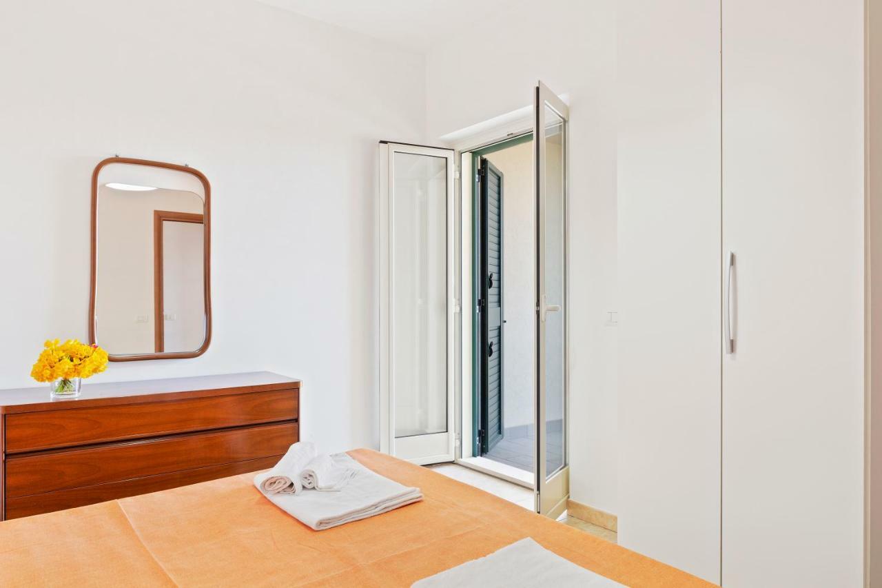 Focallo Seaside Holiday Flat Santa Maria Del Focallo Eksteriør billede